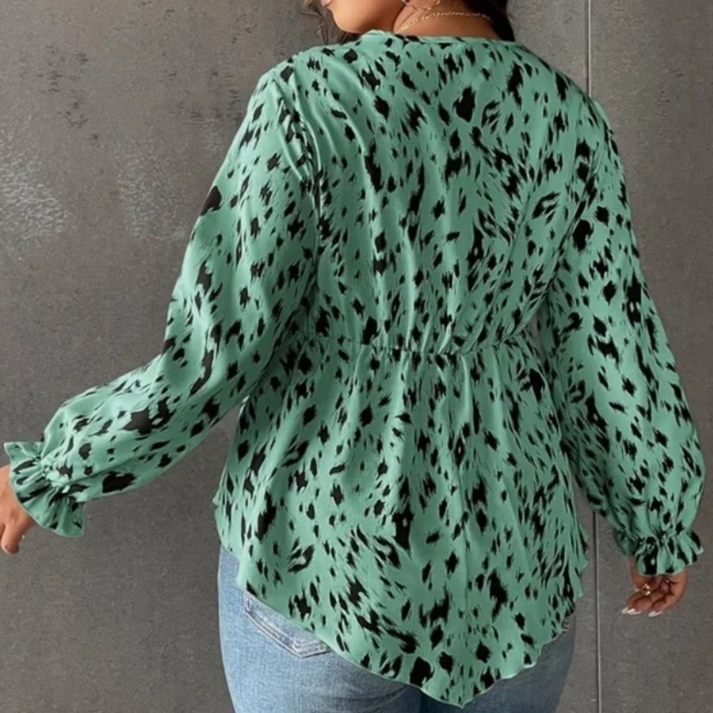 Plus Boho Cream Leopard Print Surplice Peplum Top - Picture 6 of 12